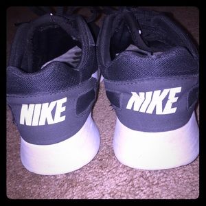 Donating soon!!! Nike Roshe shoes